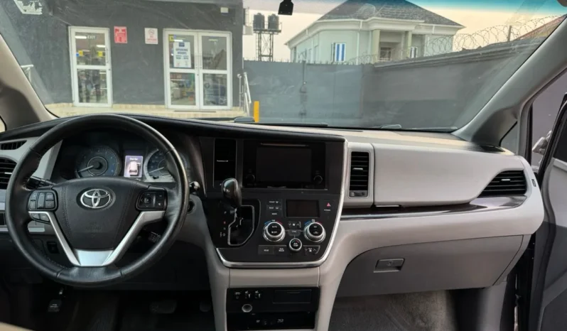 
								2015 TOYOTA SIENNA XLE AWD full									