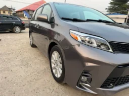 
										2015 TOYOTA SIENNA XLE AWD full									