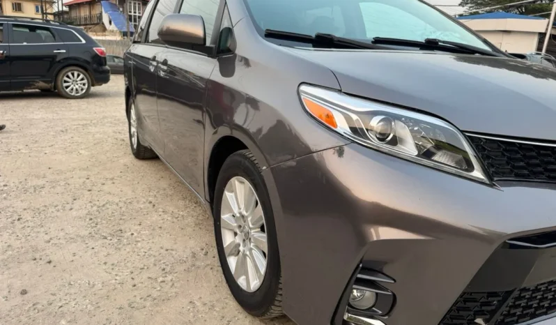 
								2015 TOYOTA SIENNA XLE AWD full									